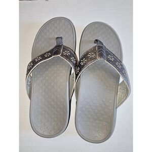Vionic Shona Sandals Womens 8 Pewter Leather Laser Cut Orthotic Slip On Thong